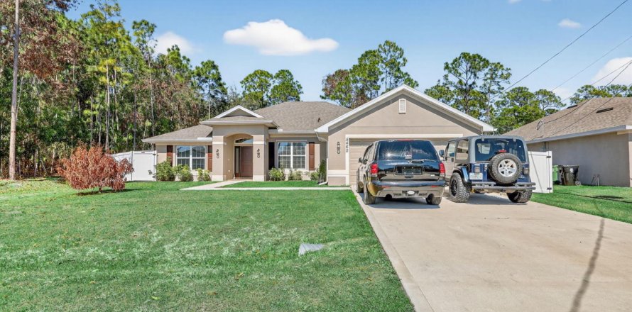 House in Port St. Lucie, Florida 4 bedrooms, 210.42 sq.m. № 2190822