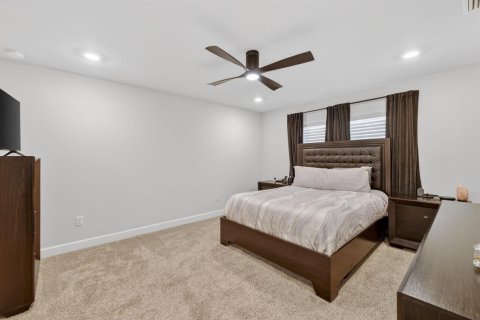 House in Port St. Lucie, Florida 4 bedrooms, 210.42 sq.m. № 2190822 - photo 23