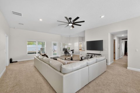House in Port St. Lucie, Florida 4 bedrooms, 210.42 sq.m. № 2190822 - photo 11