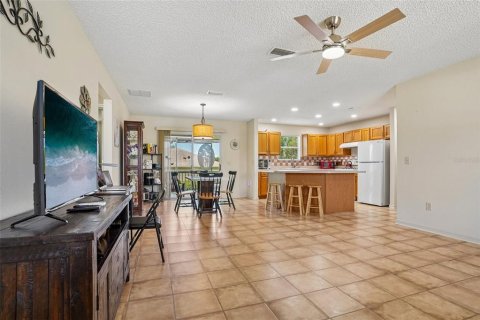 Casa en venta en The Villages, Florida, 3 dormitorios, 129.32 m2 № 2296379 - foto 5