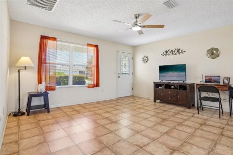 Casa en venta en The Villages, Florida, 3 dormitorios, 129.32 m2 № 2296379 - foto 6