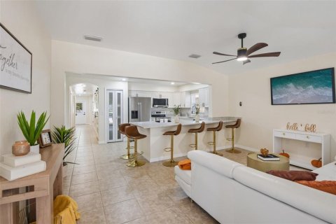 House in Clearwater, Florida 4 bedrooms, 136.47 sq.m. № 2416787 - photo 14