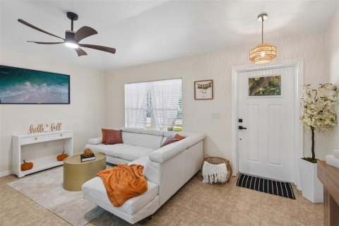 House in Clearwater, Florida 4 bedrooms, 136.47 sq.m. № 2416787 - photo 13