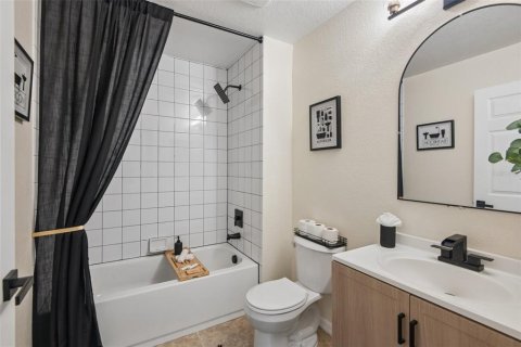 House in Clearwater, Florida 4 bedrooms, 136.47 sq.m. № 2416787 - photo 6