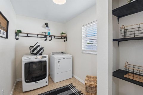 House in Clearwater, Florida 4 bedrooms, 136.47 sq.m. № 2416787 - photo 7