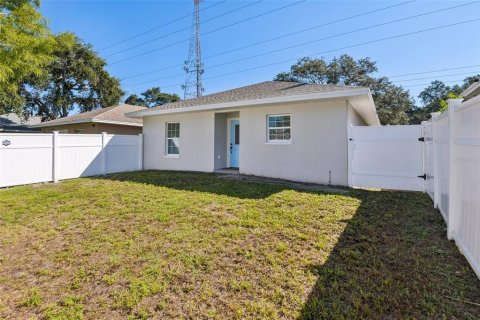 House in Clearwater, Florida 4 bedrooms, 136.47 sq.m. № 2416787 - photo 8
