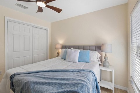 House in Clearwater, Florida 4 bedrooms, 136.47 sq.m. № 2416787 - photo 24