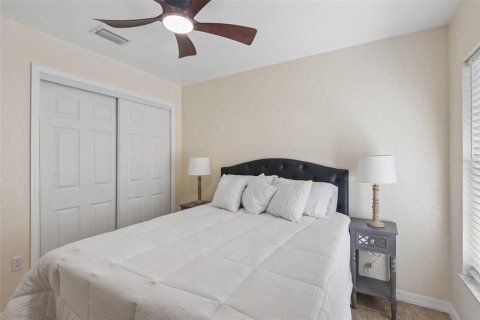 House in Clearwater, Florida 4 bedrooms, 136.47 sq.m. № 2416787 - photo 26