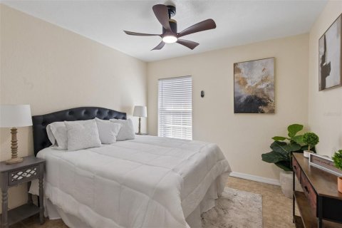House in Clearwater, Florida 4 bedrooms, 136.47 sq.m. № 2416787 - photo 25