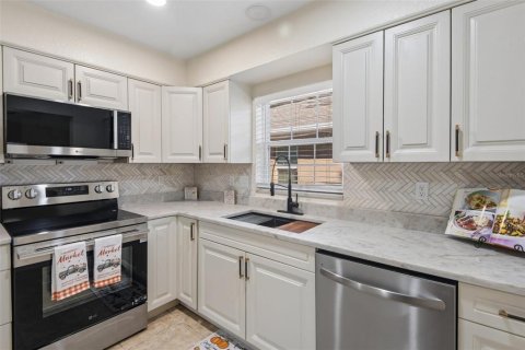 House in Clearwater, Florida 4 bedrooms, 136.47 sq.m. № 2416787 - photo 18
