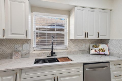 House in Clearwater, Florida 4 bedrooms, 136.47 sq.m. № 2416787 - photo 19