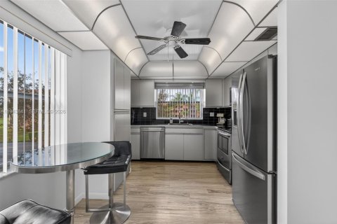 Купить кондоминиум в Санрайз, Флорида 2 спальни, 95.69м2, № 2002332 - фото 8