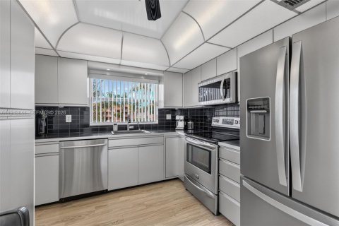 Купить кондоминиум в Санрайз, Флорида 2 спальни, 95.69м2, № 2002332 - фото 9