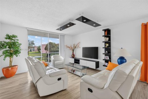 Купить кондоминиум в Санрайз, Флорида 2 спальни, 95.69м2, № 2002332 - фото 3