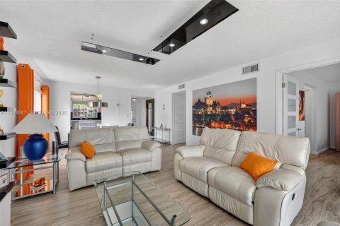 Купить кондоминиум в Санрайз, Флорида 2 спальни, 95.69м2, № 2002332 - фото 6