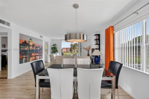 Купить кондоминиум в Санрайз, Флорида 2 спальни, 95.69м2, № 2002332 - фото 2