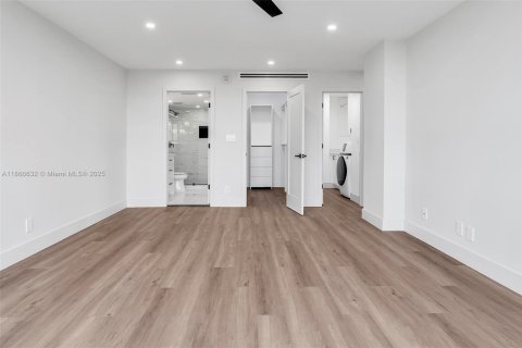 Copropriété à vendre à Miami, Floride: 2 chambres, 122.26 m2 № 1928715 - photo 14