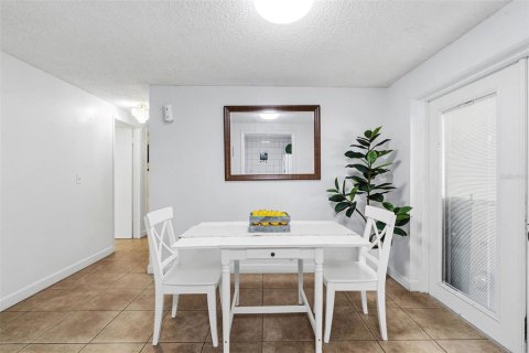 Villa ou maison à vendre à Tampa, Floride: 4 chambres, 106.84 m2 № 2437271 - photo 22