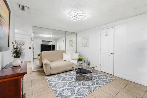 Villa ou maison à vendre à Tampa, Floride: 4 chambres, 106.84 m2 № 2437271 - photo 20