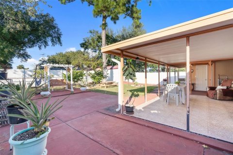 Villa ou maison à vendre à Tampa, Floride: 4 chambres, 106.84 m2 № 2437271 - photo 8