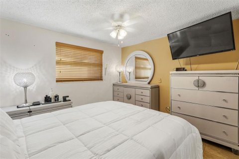 Villa ou maison à vendre à Tampa, Floride: 4 chambres, 106.84 m2 № 2437271 - photo 3