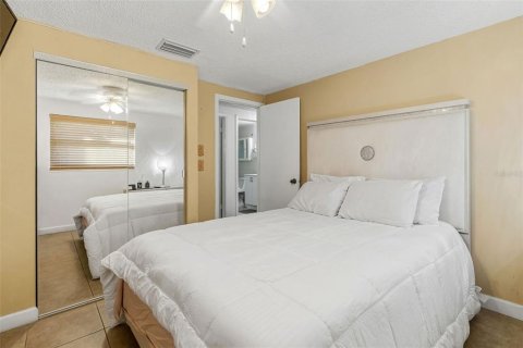 Villa ou maison à vendre à Tampa, Floride: 4 chambres, 106.84 m2 № 2437271 - photo 2
