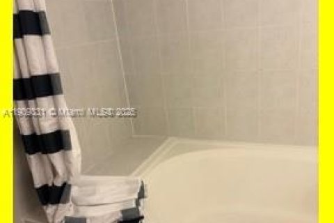 Купить виллу или дом в Майами, Флорида 2 спальни, 107.02м2, № 1965138 - фото 9