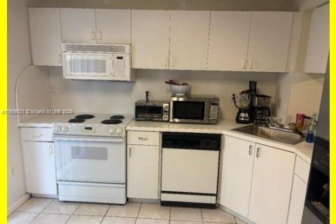 Купить виллу или дом в Майами, Флорида 2 спальни, 107.02м2, № 1965138 - фото 21