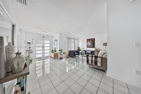 Купить виллу или дом в Майами, Флорида 3 спальни, 158.86м2, № 2417791 - фото 6