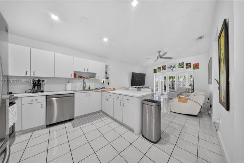 Купить виллу или дом в Майами, Флорида 3 спальни, 158.86м2, № 2417791 - фото 7