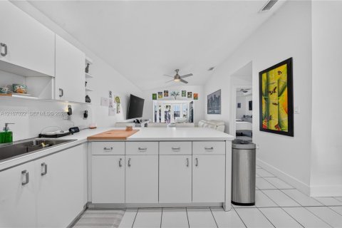 Купить виллу или дом в Майами, Флорида 3 спальни, 158.86м2, № 2417791 - фото 9