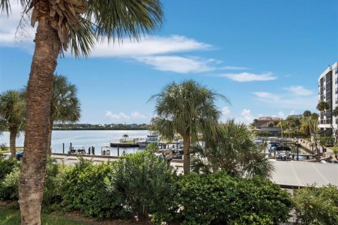 Condominio en venta en Sarasota, Florida, 2 dormitorios, 177.91 m2 № 2429088 - foto 17