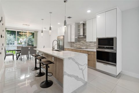 Adosado en venta en Fort Lauderdale, Florida, 3 dormitorios, 188.96 m2 № 1889533 - foto 4