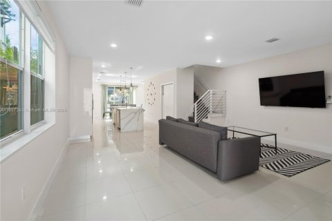 Adosado en venta en Fort Lauderdale, Florida, 3 dormitorios, 188.96 m2 № 1889533 - foto 3