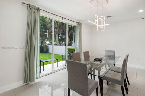 Adosado en venta en Fort Lauderdale, Florida, 3 dormitorios, 188.96 m2 № 1889533 - foto 9