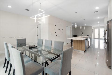 Adosado en venta en Fort Lauderdale, Florida, 3 dormitorios, 188.96 m2 № 1889533 - foto 7