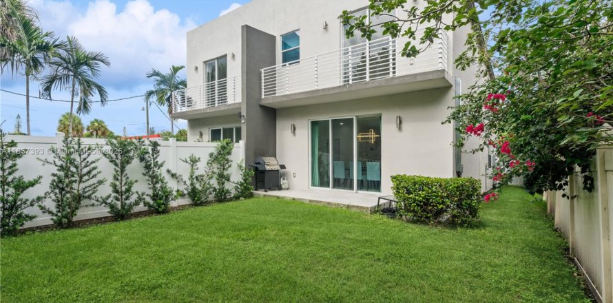 Adosado en Fort Lauderdale, Florida 3 dormitorios, 188.96 m2 № 1889533