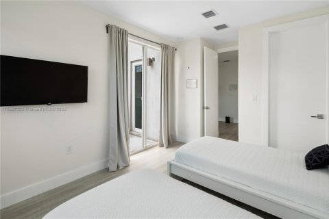 Adosado en venta en Fort Lauderdale, Florida, 3 dormitorios, 188.96 m2 № 1889533 - foto 20