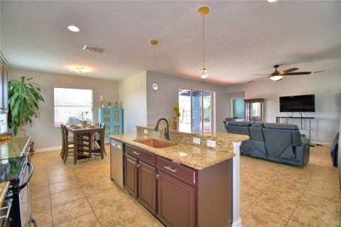 House in Davenport, Florida 4 bedrooms, 210.05 sq.m. № 1878113 - photo 29