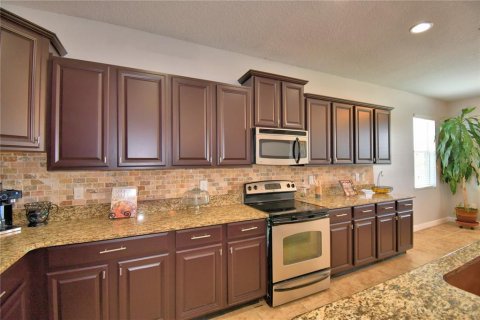 House in Davenport, Florida 4 bedrooms, 210.05 sq.m. № 1878113 - photo 4