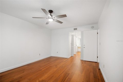 Condo in Seminole, Florida, 2 bedrooms № 2156073 - photo 20