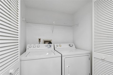 Condo in Seminole, Florida, 2 bedrooms № 2156073 - photo 23