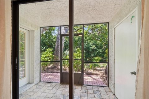 Condo in Seminole, Florida, 2 bedrooms № 2156073 - photo 21