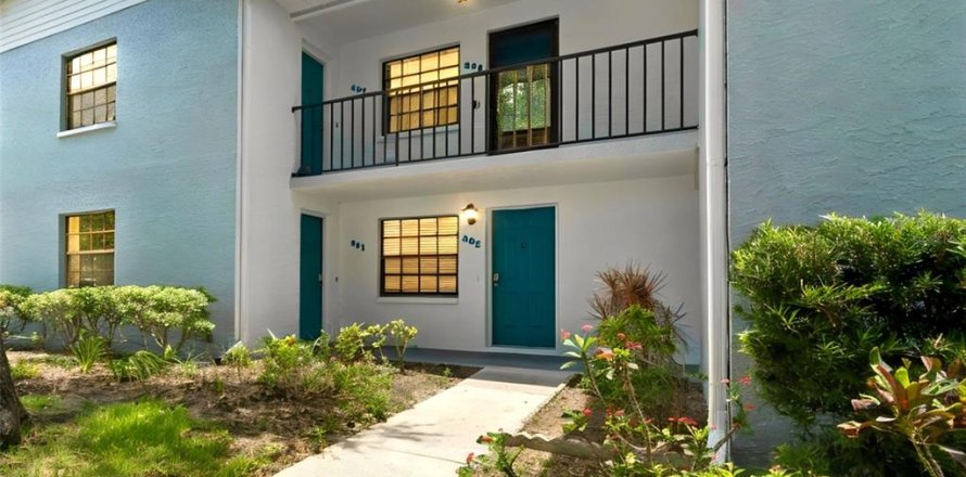Condo in Seminole, Florida, 2 bedrooms № 2156073
