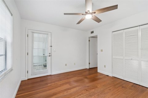 Condo in Seminole, Florida, 2 bedrooms № 2156073 - photo 30
