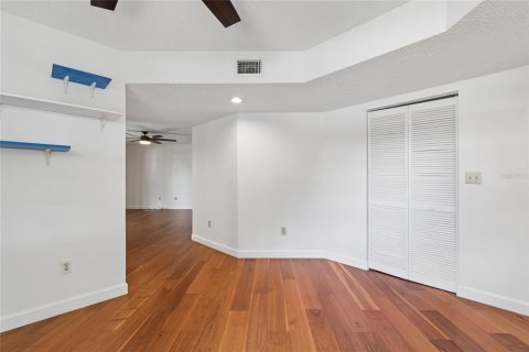 Condo in Seminole, Florida, 2 bedrooms № 2156073 - photo 6