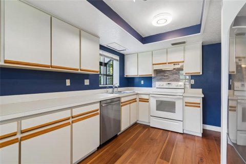 Condo in Seminole, Florida, 2 bedrooms № 2156073 - photo 8