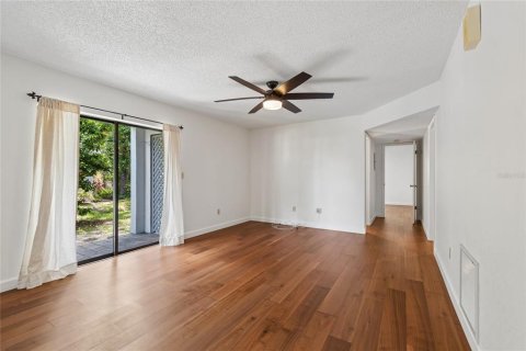 Condo in Seminole, Florida, 2 bedrooms № 2156073 - photo 12