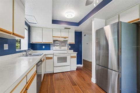 Condo in Seminole, Florida, 2 bedrooms № 2156073 - photo 9