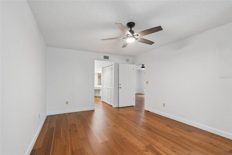 Condo in Seminole, Florida, 2 bedrooms № 2156073 - photo 19